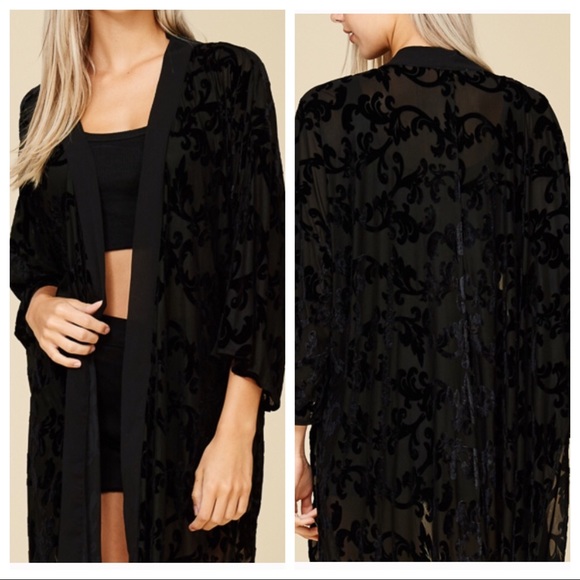 Crescent Tops - NWT BLACK VELVET EMBOSSED KIMONO ROBE